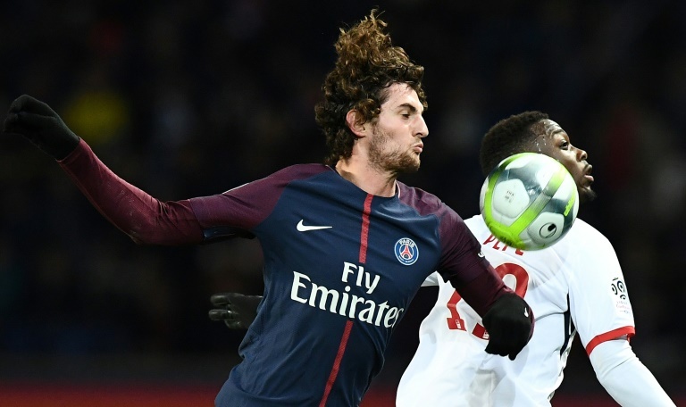 Pin Le milieu de terrain parisien Adrien Rabiot s'est blessé contre Lille. AFP Whatsapp Twitter Facebook Commentaires 0