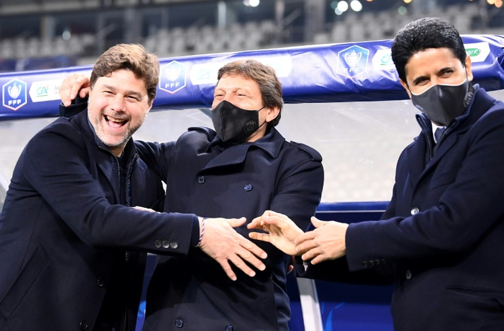 Il presidente del PSG blocca Mbappé. AFP