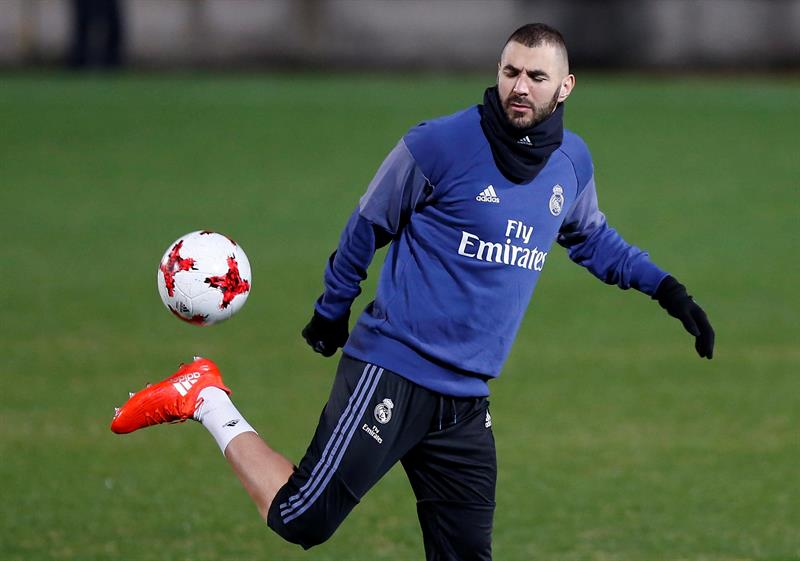 Prochain article Article précédent
Pin Benzema s'est blessé. EFE Whatsapp Twitter Facebook Commentaires 0