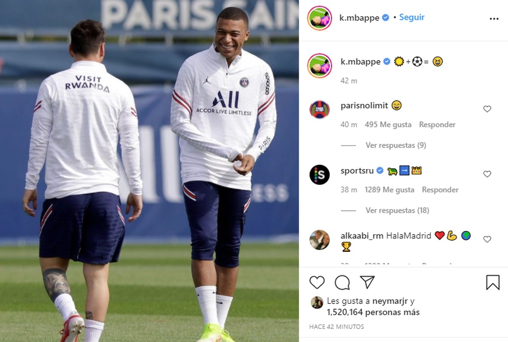 Mbappé sorride con Messi. Instagram/mbappe