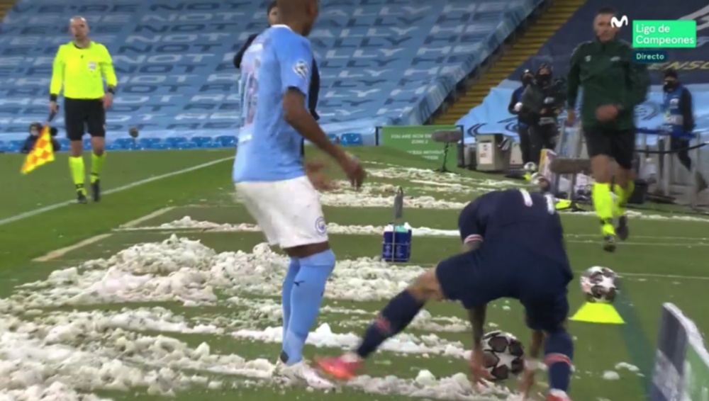 Di María é punido por pisão em Fernandinho na última Champions. Captura/MovistarLigadeCampeones
