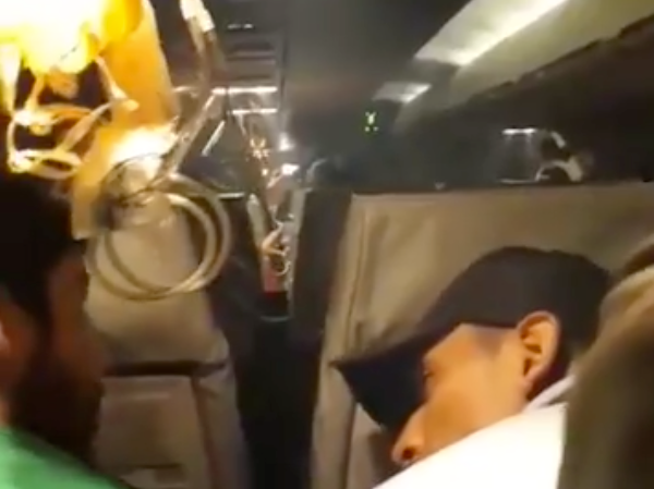 Plantel futbolístico pasó un muy mal momento en pleno vuelo Plantel futbolístico pasó un muy mal momento en pleno vuelo