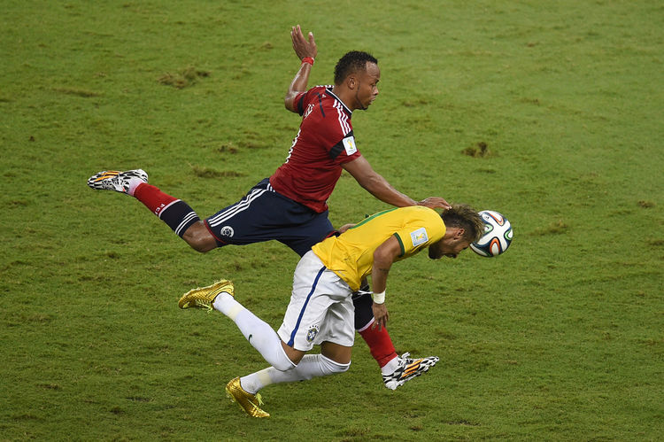 neymar cayo lesionado en el mundial de brasil ante colombia en los cuartos de final afp