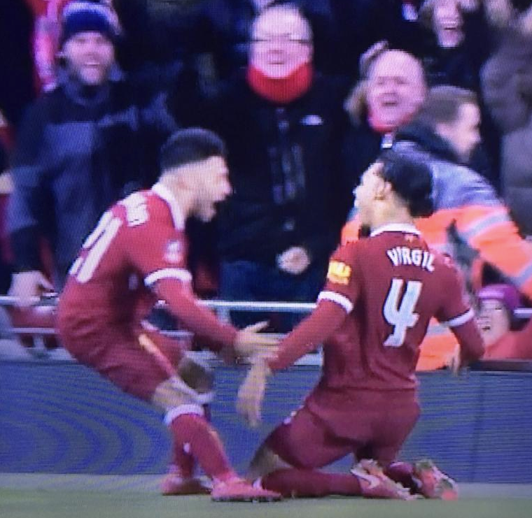 En su debut, van Dijk le dio la clasificación a Liverpool