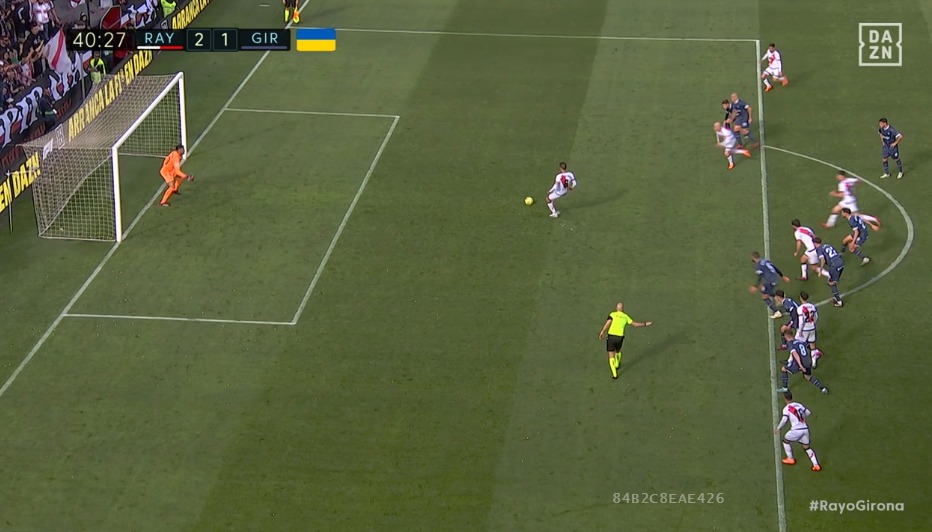 Le pénalty à la Messi-Suarez manqué par le Rayo Vallecano