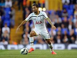 Aaron Lennon, disputando un partido con el Tottenham. Twitter
