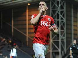 Aaron Wilbraham celebrando un gol con el Bristol City. BCFC
