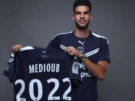 Abdel Medioub signe à Bordeaux. Twitter/Girondins