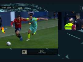 La falta previa de Calleri a Germán. Captura/DAZN