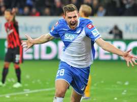 Adam Szalai celebrando un gol con euforia. Twitter