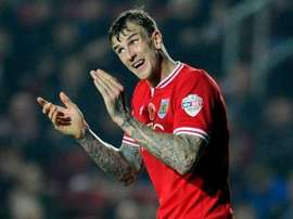 Flint seguirá defendiendo los colores del Bristol City. Twitter/BristolCity