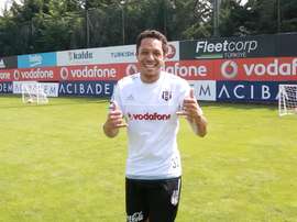 Adriano, no Besiktas turco. Besiktas