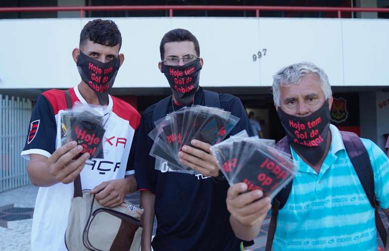 Una Medica Muestra Con Humor Como Ponerse La Mascarilla Estaba