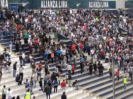 El partido entre Alianza Lima y Sporting Cristal fue suspendido. Twitter/JeanMartinD