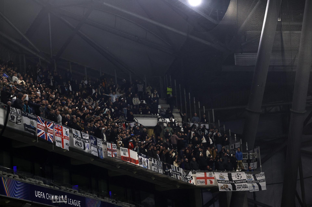 Il Newcastle denuncia le aggressioni della polizia francese ai suoi tifosi a Marsiglia