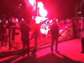 Los aficionados fueron a la casa de Fran Sol a festejarlo. Captura/migrantesbalon