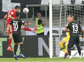 Lewandowski, protagonista del partido con tres goles. AFP