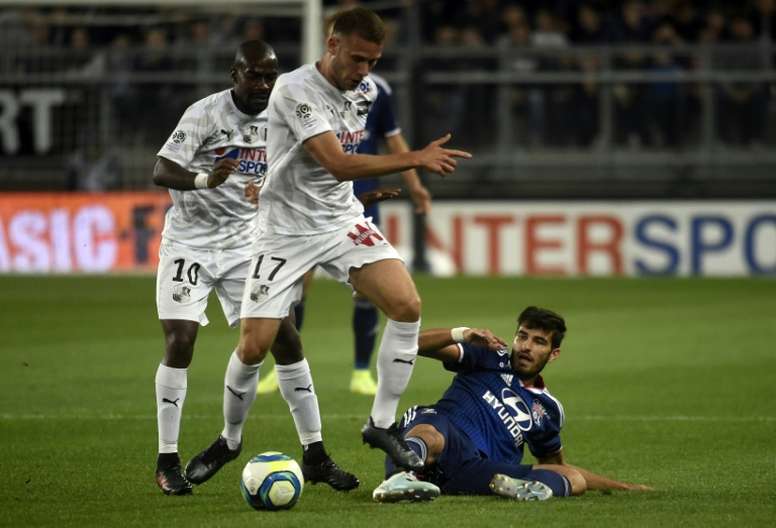 Lyon Miss Out On Top Spot After Amiens Draw Besoccer
