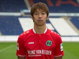 Hanovers Japanese midfielder Hiroshi Kiyotake poses during a new photocall of German first division Bundesliga football team Hannover 96 on September 17, 2015. AFP PHOTO / DPA / JULIAN STRATENSCHULTE +++ GERMANY OUT