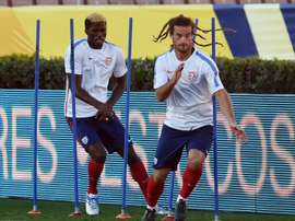 Kyle Beckerman (R) of the USA football team runs during a training session at the Rose Bowl in Pasadena, California, on October 9, 2015