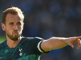 Kane logra un doblete ante el Huddersfield. AFP