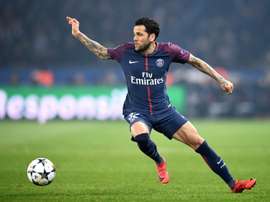 OFICIAL: Dani Alves comunica saída do PSG. AFP