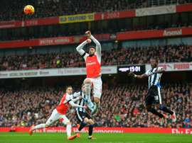 Chancel Mbemba podría ser otro de los jugadores que lleguen al Arsenal. Archivo/EFE/EPA