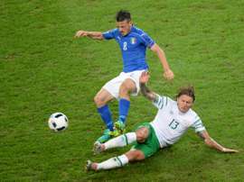 Hendrick (R) started all four of Ireland's Euro 2016 matches. BeSoccer