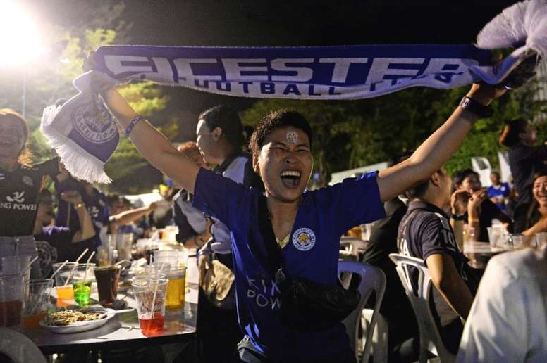 Bangkok Parties As Leicester Lift English Premier League Trophy Besoccer