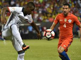Colombias Marlos Moreno (L) and Chiles Mauricio Isla vie for the ball during the Copa America Centenario semi-final in Chicago, United States, on June 22, 2016