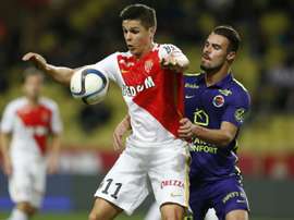 Monacos Argentinian forward Guido Carrillo (L) vies with Caens French defender Damien Da Silva during the French L1 football match on December 2, 2015 at the Louis II Stadium in Monaco