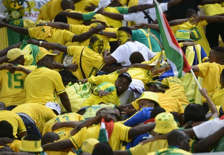 Coach-less South Africa stretched an unbeaten record to 14 matches drawing 1-1 to Mozambique. AFP