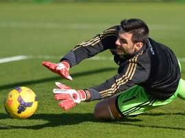 Goalkeeper Marco Amelia has agreed a contract until the end of the season with Chelsea and will be available for the team when they return to Premier League action against Aston Villa at Stamford Bridge on October 17