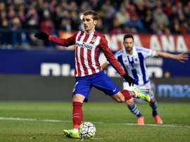 Atletico Madrids forward Antoine Griezmann kicks a penalty during a Spanish league football match against Real Sociedad at the Vicente Calderon stadium in Madrid on March 1, 2016