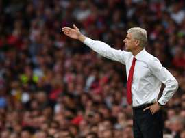 El histórico entrenador del Arsenal ha hecho debutar ya a unos 80 futbolistas. AFP