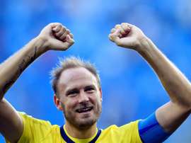 Granqvist conoció a su hija, pero no abandonó la concentración. AFP