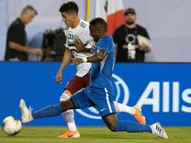 Mexico beat Martinique to reach Gold Cup quarter-finals.