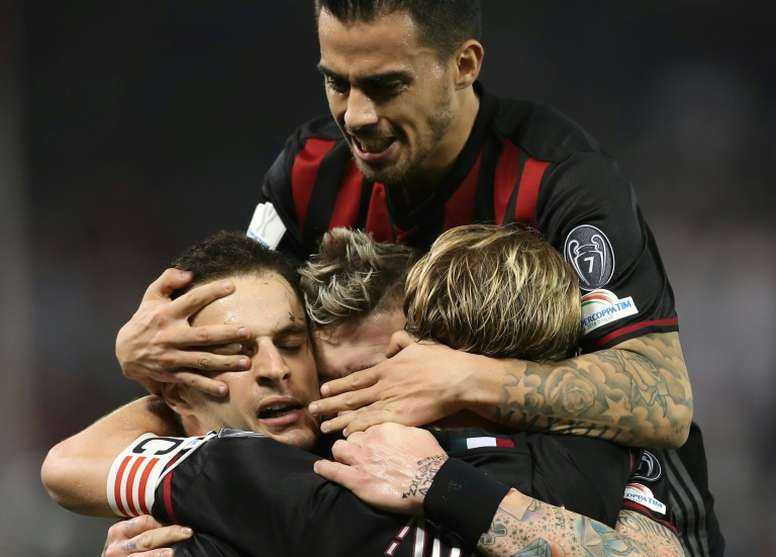 AC Milans Giacomo Bonaventura celebrates scoring a goal with teammates against Juventus during the Italian Super Cup final match in Doha on December 23, 2016