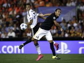 Valencias Brazilian forward Rodrigo Moreno (L) vies with Monacos Portuguese defender Ricardo Carvalho during the UEFA Champions League playoff football match in Valencia on August 19, 2014