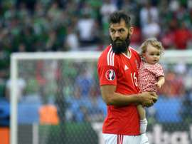 Joe Ledley tendrá que posponer su boda por la Eurocopa. AFP