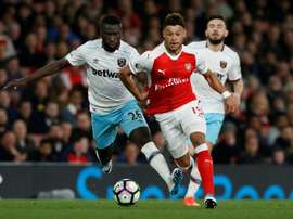 Oxlade-Chamberlain trocará de equipes na Premier League. AFP