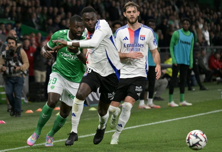 El Lyon esquiva una sanción de tres mercados sin fichar por una deuda de 2.238 euros