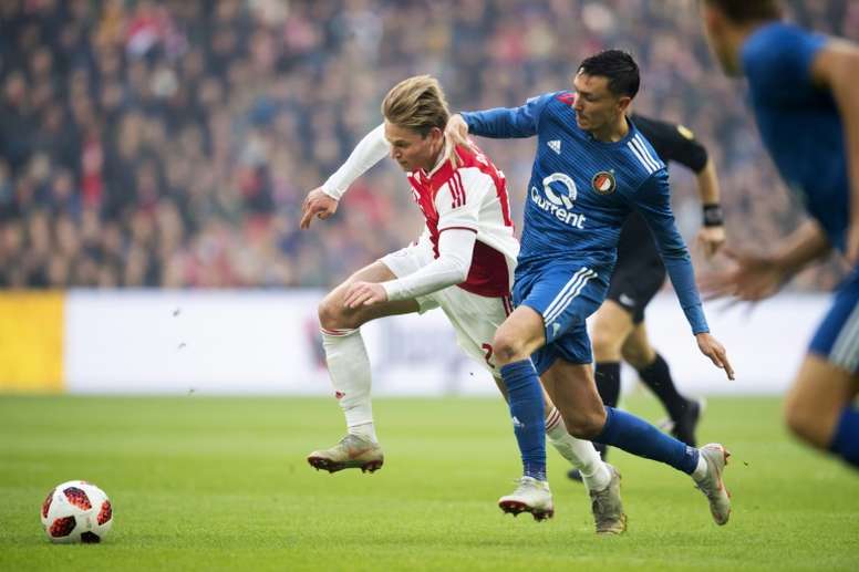 Psg To Snatch Ajax Star De Jong From Man City Besoccer