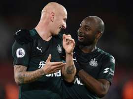 Ritchie et Shelvey, tout proche de prolonger avec Newcastle. AFP