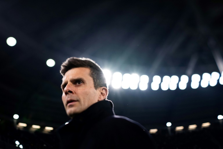 Motta gana enteros para quedarse el banquillo de la Real