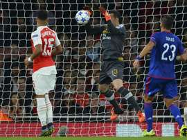 Arsenals goalkeeper David Ospina (C) drops the ball over the line from a corner taken by Olympiakoss midfielder Kostas Fortounis during a UEFA Champions League Group F football match at The Emirates Stadium in north London on September 29, 2015