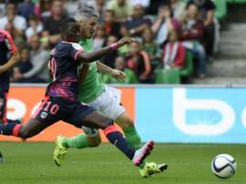 Saint-Etiennes French midfielder Fabien Lemoine (R) vies for the ball with Bordeauxs French forward Henri Saivet (L) during the French L1 football match on August 15, 2015 in Saint-Etienne, central France