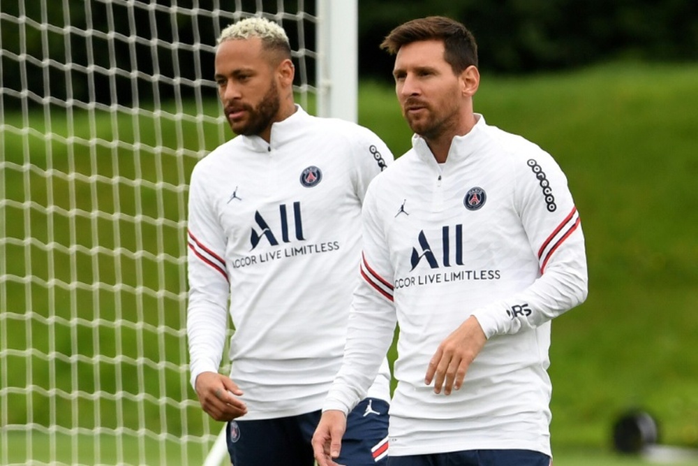 PSG terá Neymar e Messi para estreia na Liga dos Campeões. AFP