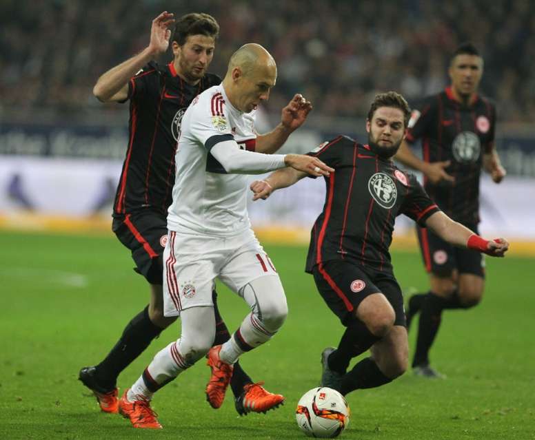 David Abraham (Izquierda) ha disputado un total de 12 partidos con el Eintracht esta temporada. AFP