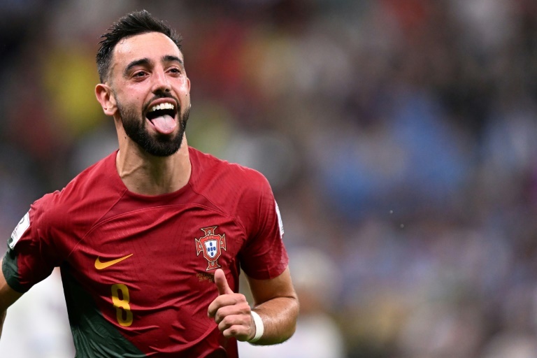 Bruno Fernandes books Portugal's place in last 16
